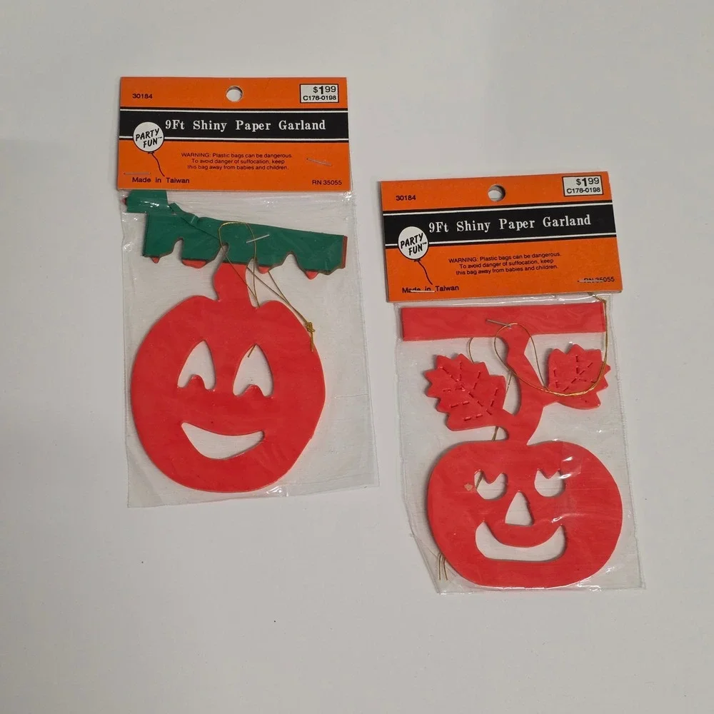 Vintage Party Fun 9Ft Shiny Paper Garland Halloween Pumpkin 2 Pack NEW
